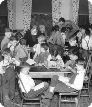 Historic House Mother and students of Glenwood Academy